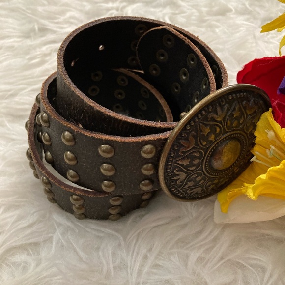 🌺Vintage studded genuine leather belt 🌺 - Picture 1 of 5